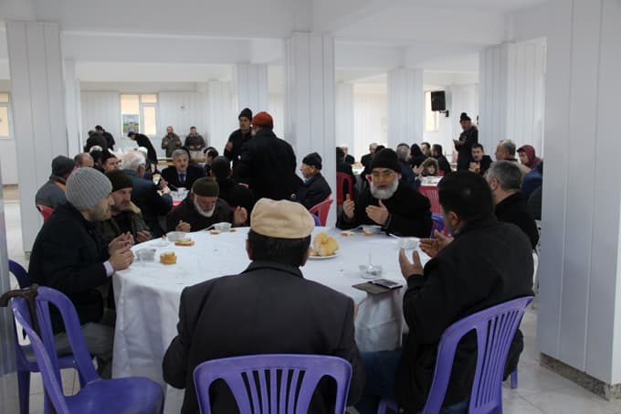 Şehitler anısına vatandaşlara buğday çorbası dağıtıldı