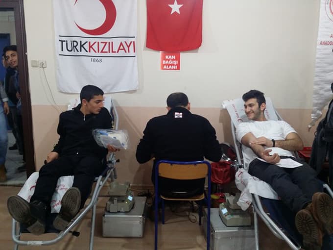 İmam Hatipli çğrenciler kan verdi
