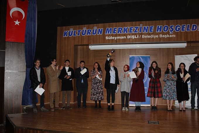 Hayallerini sahneye taşıdılar