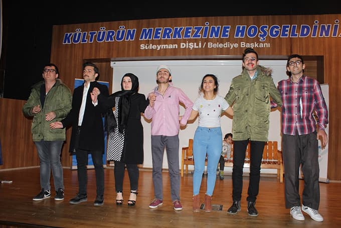 Hayallerini sahneye taşıdılar