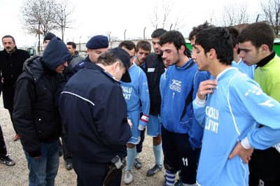 Futbola Yine Kavga Karıştı: 3 Yaralı