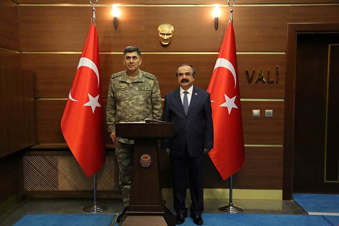 Komutanlar Vali Coş'u ziyaret etti