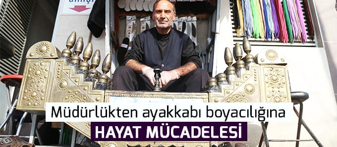 <p><font face="arial,helvetica,sans-serif" size="2"><strong>&quot;M&uuml;d&uuml;r ayakkabı boyuyor diyorlar diye utanır ağlardım&quot;</strong><br /><br />17 Ağustos depreminden &ouml;nce adliye binasının o meydanda olduğunu hatırlatan Dursun, ilk başlarda &ccedil;ok zorlandığını aktardı.<br /><br />&quot;Memur  olduğum i&ccedil;in ilk başlarda &ccedil;ok zoruma gidiyordu.&quot; diyen Dursun, &quot;Benim  g&ouml;reve başladığım yer Sakarya, emekli olduğum yer Sakarya. Birini g&ouml;rd&uuml;m  m&uuml; 'aman beni g&ouml;rmesin' isterdim, 'm&uuml;d&uuml;r ayakkabı boyuyor' diye beni  g&ouml;sterirlerdi bir k&ouml;şeye ka&ccedil;ar, utanır ağlardım ama zamanla alıştım.  &Ouml;zel m&uuml;şterilerim var, &ouml;zellikle bana gelirler. Mesleğimi severek  yapıyorum, m&uuml;d&uuml;rken işime g&ouml;sterdiğim itinayı bu işe de g&ouml;steriyorum.&quot;<br /></font></p><p><font face="arial,helvetica,sans-serif" size="2"><strong>&nbsp;&quot;Kışın soğuktan donuyor, yazın sıcaktan kavruluyorum&quot;</strong><br /><br />Dursun,  birka&ccedil; ay &ouml;nce kalp krizi ge&ccedil;irdiğini ve kalbine stent takıldığını, her  yanı a&ccedil;ık olan ve baba yadigarı gibi g&ouml;rd&uuml;ğ&uuml; k&ouml;şesinde kışın 4-5 kat  giyinerek g&uuml;n&uuml; tamamladığını, yazın ise t&uuml;m g&uuml;n g&uuml;neşin altında kalmak  zorunda olduğunu ifade ederek, &quot;Elektrik olmadığından ısıtıcı  koyamıyorum, yazın da kavruluyorum. G&uuml;neşin doğuşu da batışı da benim  &uuml;zerimde ama &ccedil;ok mutluyum, hırsızlık yapmıyorum helalinden paramı  kazanıyorum.&quot; dedi.<br /><br />&Ccedil;ocuğunun okulu bitirene kadar &ccedil;alışmak  zorunda olduğunu belirten Dursun, mezuniyetinin ardından artık dinlenmek  istediğini s&ouml;zlerine ekledi. </font></p>