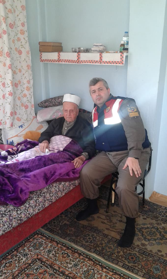 Evlatları gibi bağırlarına bastılar