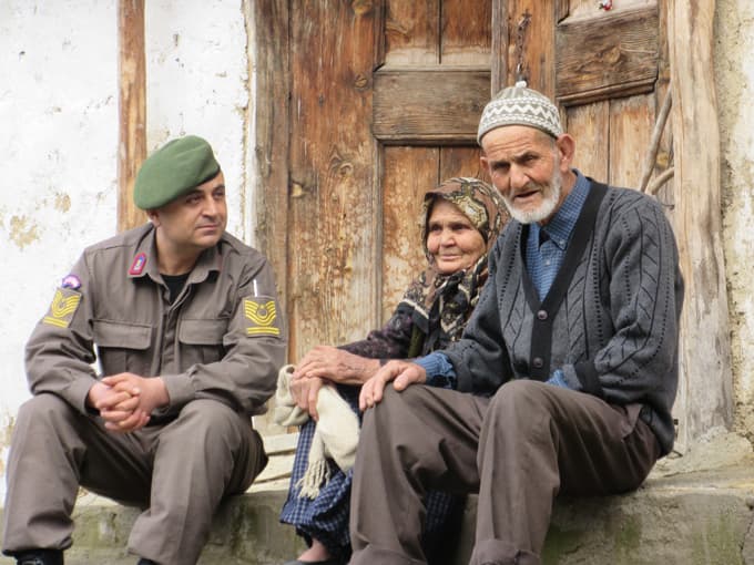 Evlatları gibi bağırlarına bastılar