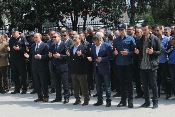 Kahramanlığıyla tanınan polis, kalbine yenik düştü