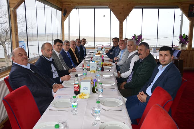 Gerginlik yaşayan iki takım dostluk yemeğinde buluştu