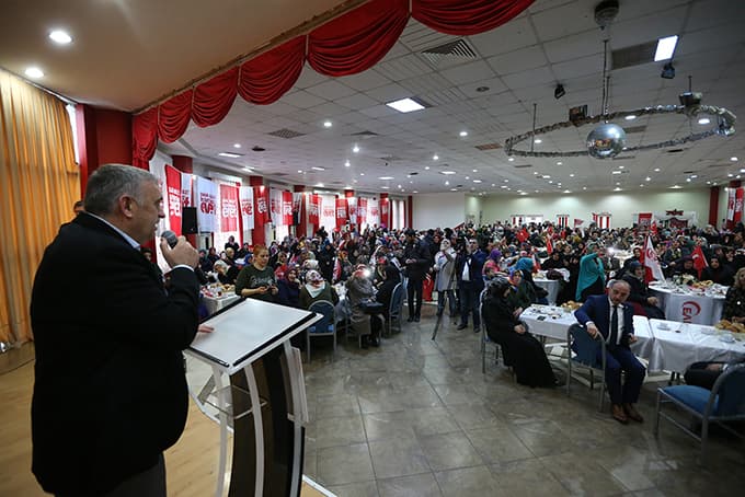 Toçoğlu, Akyazı'da programa katıldı