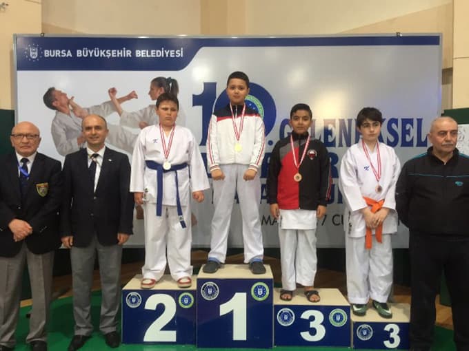 Geyveli kareteciler Bursa'dan dokuz madalya ile döndü