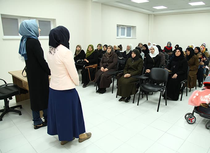 Suriyeli kadınlar Türkçe öğreniyor