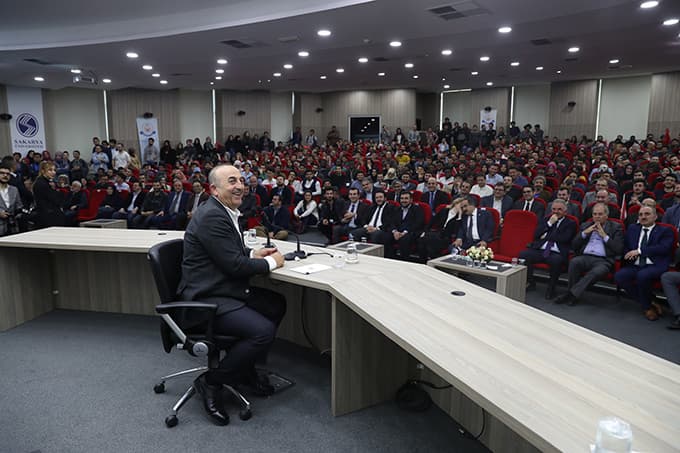 Dışişleri Bakanı Mevlüt Çavuşoğlu Sakarya'ya geldi