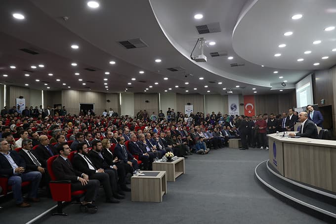 Dışişleri Bakanı Mevlüt Çavuşoğlu Sakarya'ya geldi