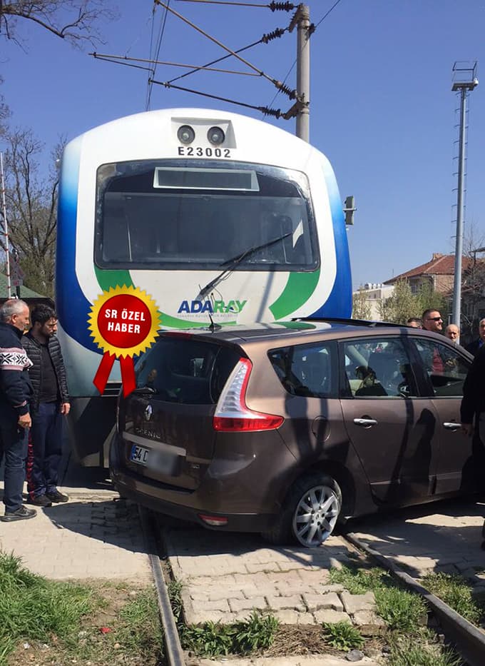 Adaray otomobile çarptı