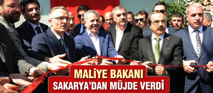 <p>&nbsp;</p><p><font face="arial,helvetica,sans-serif" size="2"><strong>16 Nisan'da yapılacak  referandum sonrası T&uuml;rkiye'nin siyasi ve ekonomik  a&ccedil;ıdan b&uuml;y&uuml;k bir  sı&ccedil;rama yapacağını kaydeden Ağbal ş&ouml;yle konuştu:</strong><br /><br /> &quot;Bug&uuml;n i&ccedil;inde  bulunduğumuz ortamda 16 Nisan'a giderken, anayasa  değişikliğini  yaparken bu konuları enine boyuna konuşmamız lazım. Yapmış  olduğumuz  değişiklik T&uuml;rkiye'de siyasi istikrarı kalıcı bir şekilde  tesis edecek  bir değişikliktir. Bu ekonomik istikrarın kalıcı bir  şekilde tesis  edilmesi demek. Bunu 16 Nisan'da hep beraber yapacağız. 16  Nisan  ger&ccedil;ekten T&uuml;rkiye'nin ekonomisinde, siyasetinde yeni bir sı&ccedil;rama   yapacağı d&ouml;nemin başlangıcı olacak.&quot;<br /><br /> Bakan Ağbal, iktidara  geldikleri d&ouml;nemde kişi başına d&uuml;şen milli geliri  3'e katladıklarını  belirterek konuşmasını ş&ouml;yle tamamladı:<br /><br /> &quot;1999 yılında  T&uuml;rkiye'nin kişi başına d&uuml;şen milli gelir 2 bin 500 dolar  ile 3 bin 500  dolar arasında gelmiş gitmiş. 1990'dan 2002 yılına kadar  bazen 2 bin  600 dolar olmuş bazen 3 bin dolar olmuş ama bin dolarlık bir  aralıkta  gidip gelmiş. 12 yıl boyunca &uuml;lke ekonomik olarak yerinde  saymış, refah  artmamış kişi başına d&uuml;şen milli gelir orta d&uuml;ş&uuml;k seviyede  kalmış.  D&uuml;nyada &uuml;lkeleri milli gelirlerine g&ouml;re sınıflandırıyorlar, biz  10 yıl  boyunca kayıp yılları yaşamışız. 2002 yılına geldiğimizde kişi  başına  d&uuml;şen milli gelir 3 bin 500 dolardı. Peki bug&uuml;n ka&ccedil; dolar, 11 bin   dolar. Yani 3'e katlamışız. Vizyon sahibi T&uuml;rkiye sayesinde bunları   yaptık.&quot;</font> </p>