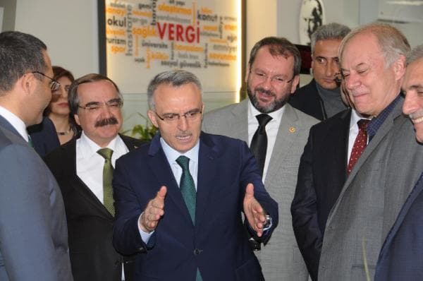 Maliye Bakanı Sakarya'ya geldi