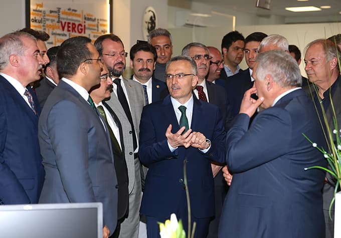 Maliye Bakanı Sakarya'ya geldi