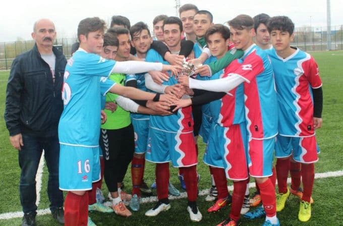 Akyazı'da futbol ve futsal şampiyonları belli oldu