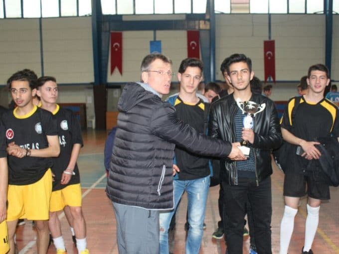 Akyazı'da futbol ve futsal şampiyonları belli oldu