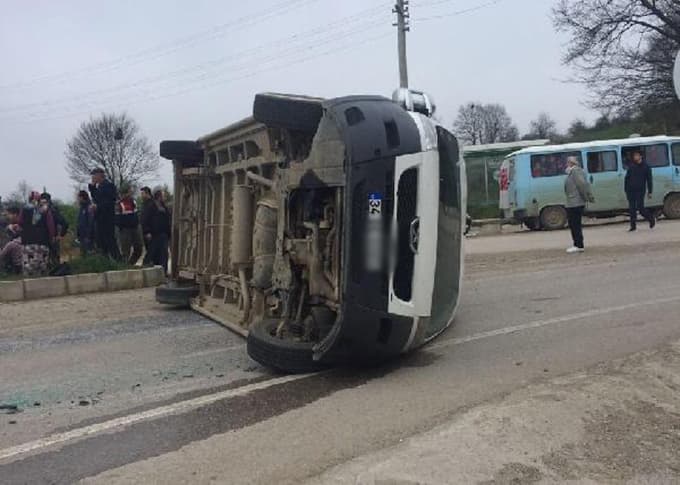 Öğrenci servisi kaza yaptı
