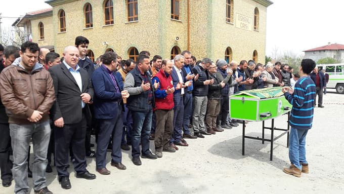 Genç öğretmen kalbine yenik düştü