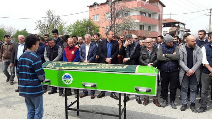 Genç öğretmen kalbine yenik düştü