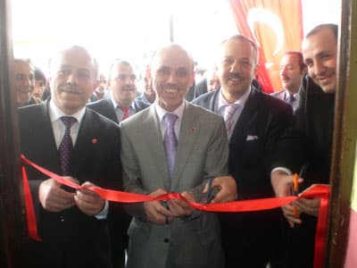 Suçtan Uzak İnsanlar, Dernek Kurdu