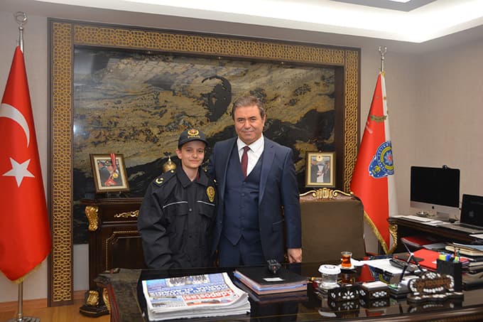 Öğrenciler'den polislere 'Polis Haftası' ziyareti