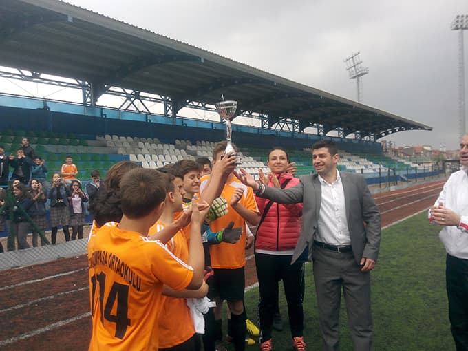 Futbol ve basketbolda şampiyonlar belli oldu