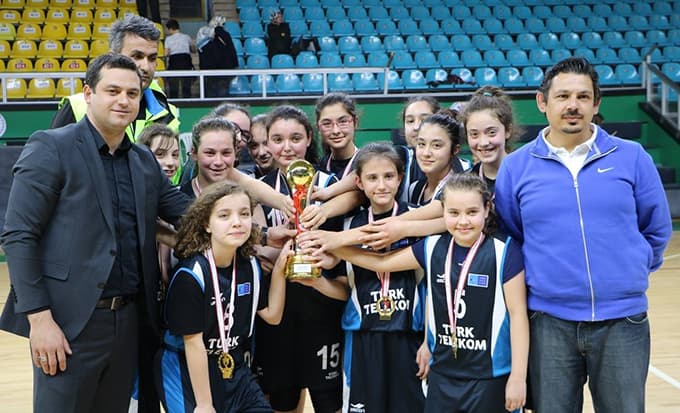 Futbol ve basketbolda şampiyonlar belli oldu