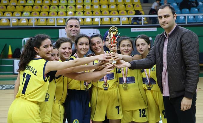 Futbol ve basketbolda şampiyonlar belli oldu
