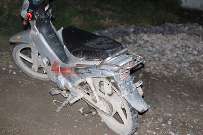 Motosiklet ile otomobil çarpıştı.