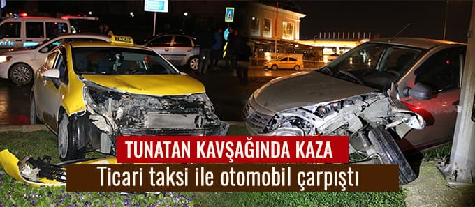 Ticari taksi ile otomobil çarpıştı: 3 yaralı