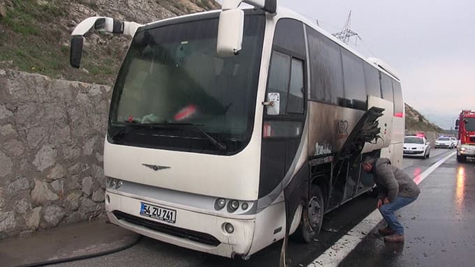 Tatangalar'ın otobüsü alev aldı