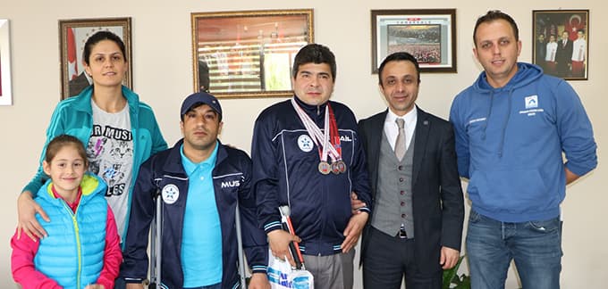 Su sporları yıldızlarından Çelikel'e ziyaret