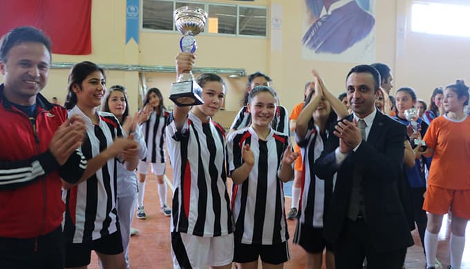 Futsalda Kupalar Verildi