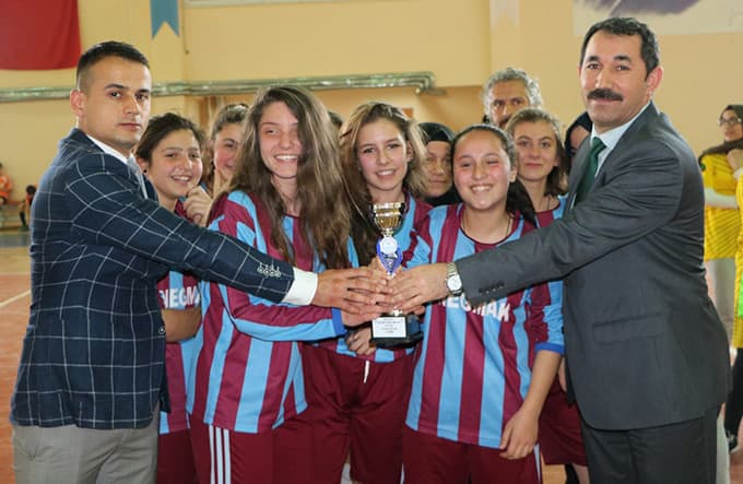 Futsalda Kupalar Verildi