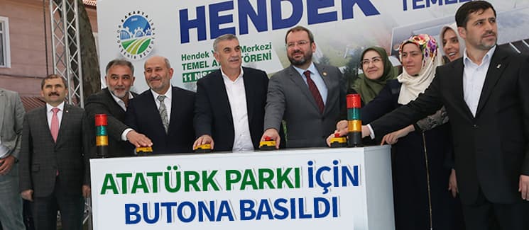<font face="arial,helvetica,sans-serif" size="2"><strong>''İhtiya&ccedil;lara cevap verecek nitelikte''</strong><br /><br />B&uuml;y&uuml;kşehir  Belediye Başkanı Zeki To&ccedil;oğlu, &ldquo;T&uuml;m il sınırlarının B&uuml;y&uuml;kşehir hizmet  alanına dahil olmasıyla birlikte 16 il&ccedil;emizde de &ccedil;alışmalar  ger&ccedil;ekleştiriyoruz. İl&ccedil;elerimizin niteliklerini g&uuml;&ccedil;lendirmek i&ccedil;in ciddi  yatırımlar hayata ge&ccedil;iriyoruz. Bug&uuml;nde Hendek Atat&uuml;rk Parkı i&ccedil;erisinde  yeni yaşam merkezinin temelini atmanın mutluluğunu yaşıyoruz. Bu  projeyle Hendeğimizin yaşam standartlarını birlikte y&uuml;kselteceğiz.  Projemiz 20 bin metrekarelik bir alan &uuml;zerinde olacak. Konferans salonu,  y&uuml;r&uuml;y&uuml;ş yolları, havuzu, yeşil alanları ile birlikte &ouml;nemli donanımlara  sahip olacak. Her t&uuml;rl&uuml; ihtiyaca cevap verecek g&uuml;zel bir tesisi  beraberce inşa edeceğiz&rdquo; ifadelerini kullandı.<br /><br /><strong>Hendek&rsquo;e hayırlı olsun</strong><br /><br />Başkan  To&ccedil;oğlu, &ldquo;&Ouml;n&uuml;m&uuml;zdeki s&uuml;re&ccedil;te de Hendek&rsquo;te il&ccedil;e belediyemizle işbirliği  yaparak g&uuml;zel işlere imza atacağımıza inanıyorum. Yeter ki birlik ve  beraberliğimiz, kardeşliğimiz bozulmasın. 16 Nisan&rsquo;da &ouml;nemli bir oylama  yapacağız. Mevcut sistem artık s&uuml;rd&uuml;r&uuml;lebilir olmaktan &ccedil;ıktı. 16  Nisan&rsquo;da &uuml;lkemizi hızlı hizmet sunan g&uuml;&ccedil;l&uuml; bir yapıya d&ouml;n&uuml;şt&uuml;receğiz.  Biz her zaman h&uuml;k&uuml;met ve yerel y&ouml;neticiler olarak sizlerin hizmetinde  olduk, olmaya da devam edeceğiz. Bu vesileyle yeni yatırımımızdan  Hendekli hemşerilerimizin en g&uuml;zel şekilde istifade etmesini Y&uuml;ce  Allah&rsquo;tan niyaz ediyorum&rdquo; ifadelerini kullandı.<br /><strong><br />Kaynakları en akılcı kullanmanın eseri</strong><br /><br />AK  Parti Milletvekili Recep Uncuoğlu, &ldquo;B&uuml;y&uuml;kşehir Belediyemiz &ccedil;evre ile  uyumlu, ev hanımından &ouml;ğrencisine, yaşlısından gencine her kesimin  ihtiyacını karşılamaya y&ouml;nelik projeler hayata ge&ccedil;iriyor. Hakem ve  G&ouml;zlemciler Tesisi T&uuml;rkiye&rsquo;de ilk olan projelerden birisiydi. B&uuml;y&uuml;kşehir  Belediyemiz her alanda eksiğimizi kapatmak i&ccedil;in canla başla m&uuml;cadele  ediyorlar. B&uuml;y&uuml;kşehir Belediye Başkanımız Sayın Zeki To&ccedil;oğlu ve ekibini  tebrik ediyorum. Bunlar kaynakları en akılcı şekilde kullanmanın eseri.  T&uuml;rkiye bu istikrarı bulamadığı yıllarda kaynaklarını verimli  kullanamadı. Burada 20 bin metrekare alanda 16 bu&ccedil;uk milyonluk yatırım  yapılıyor. &Ouml;nceden hangi belediyenin g&uuml;c&uuml; buna yeterdi?&rdquo; diye konuştu.<br /><br />Uncuoğlu,  &ldquo;Bunlar T&uuml;rkiye&rsquo;de milletin huzuru i&ccedil;in &ccedil;alışan, milletin derdi ile  dertlenen iktidarın g&uuml;c&uuml; ile oluyor. Bu istikrarın s&uuml;rmesi lazım.  İstikrarın ne kadar b&uuml;y&uuml;k gayretlerle tesis edildiğini 15 yıllık  m&uuml;cadele g&ouml;steriyor. G&uuml;zelim insanımızın kaynaklarını, emeğini ziyan  etmemek i&ccedil;in &uuml;lkemize sahip &ccedil;ıkacağız. Acılarlar dolu, kayıplarla dolu  yılları geri d&ouml;nmemek &uuml;zere 16 Nisan&rsquo;da tarihi bir değişikliği  oylayacağız. Milletimiz bug&uuml;ne kadar g&ouml;sterdiği g&uuml;&ccedil;l&uuml; iradesini 16  Nisan&rsquo;da da g&ouml;stererek gerekeni yapacaktır. Gelişen d&uuml;nyanın rekabetinde  yeni sistemle &ccedil;ok daha g&uuml;&ccedil;l&uuml; adımlar atacağız. B&uuml;t&uuml;n Hendekli  hemşerilerimizin bu parkta &ccedil;ok g&uuml;zel g&uuml;nler ge&ccedil;irmelerini, evlatları ve  dostlarıyla barış i&ccedil;erisinde g&uuml;nler ge&ccedil;irmelerini diliyorum. Hayırlı  olsun&rdquo; dedi. Program ger&ccedil;ekleştirilen temel atma t&ouml;reniyle son buldu. </font>