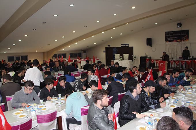 Erenler'in gençleri yemekte buluştu