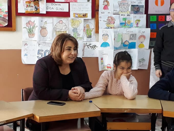 Özel Çocukların Okulunu Ziyaret Etti