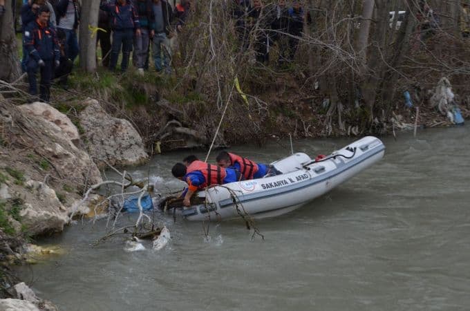 Bebeğini boğduğu derede, cansız bedeni bulundu