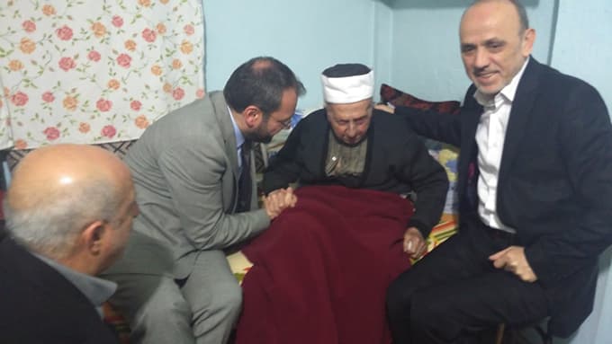 Asırlık çınarı ziyaret ettiler