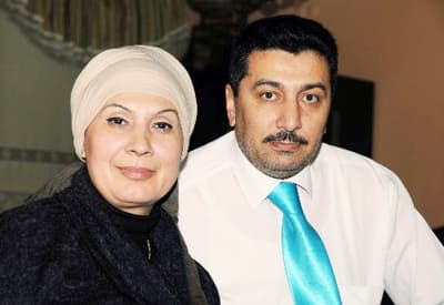 <font size="2"><font face="Arial"><strong><font color="#000000">Ona Sonuna Kadar Yardımcı Olacağım</font></strong></font></font> <p><font face="Arial" size="2">Muhtar adayının eşi Fevzi &Uuml;zg&uuml;n ise adaylık konusunda karar verirken eşiyle uzun s&uuml;re istişare ettiklerini s&ouml;yledi. Eşinin en b&uuml;y&uuml;k destek&ccedil;isi olduğunu belirten &Uuml;zg&uuml;n, <font color="#333399">&quot;K&ouml;yde bir bayanın muhtar olmasından daha g&uuml;zel bir şey olamaz. Eşimin g&uuml;zel d&uuml;ş&uuml;nceleri ve projeleri var. Se&ccedil;ilmesi durumunda projelerini ger&ccedil;ekleştirmede ona sonuna kadar yardımcı olacağım.&quot;</font> diye konuştu.<br /></font></p>