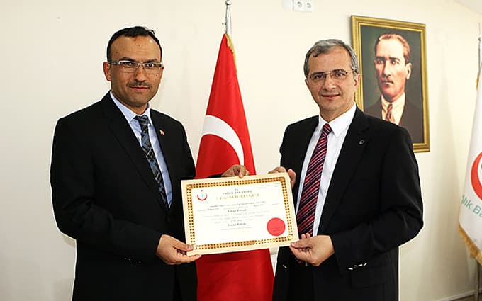 Başhekim Tomak Yoğun Bakım Uzmanlık unvanı aldı
