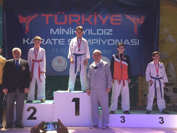 Akyazılı karateciler Türkiye Şampiyonu oldu