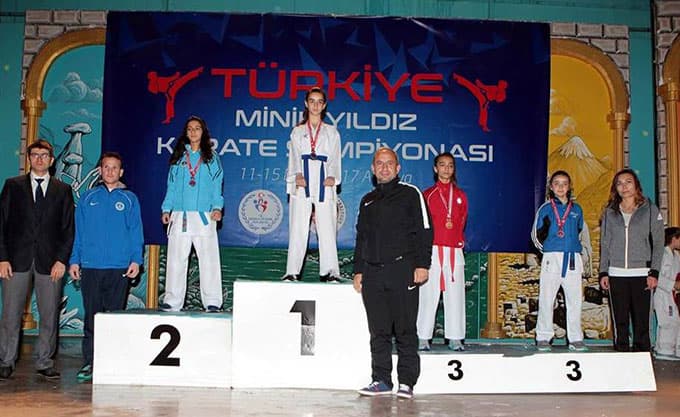 Akyazılı karateciler Türkiye Şampiyonu oldu