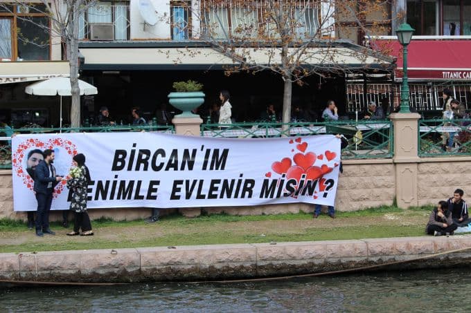 Sakarya'lı Bircan'a Porsuk Çayı'nda evlilik teklifi