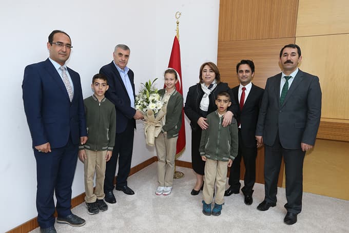 Toçoğlu, çocukları makamında ağırladı 