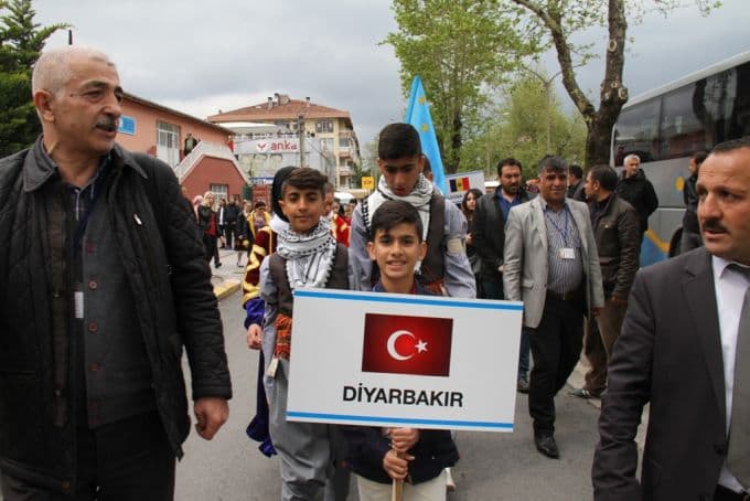 Şehirde 23 Nisan korteji