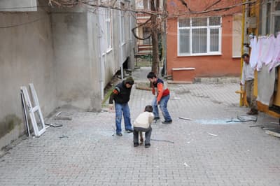 Patlayan Mutfak Tüpü Daireyi Savaş Alanına Döndürdü