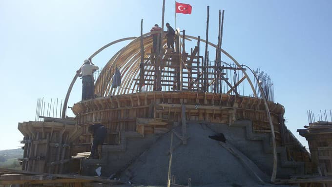 Vatandaşlar o cami için yardım bekliyor